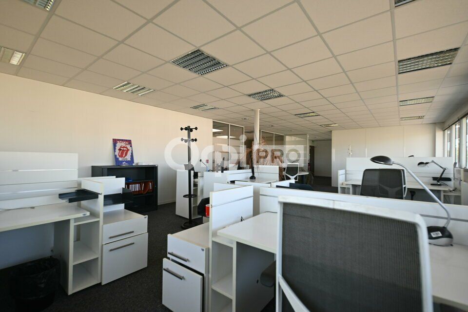 A LOUER - BUREAUX DE 150 m2 - BRON