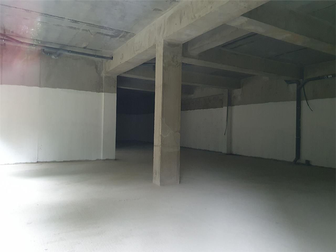 Location local commercial 330.00 m² à ANGLET