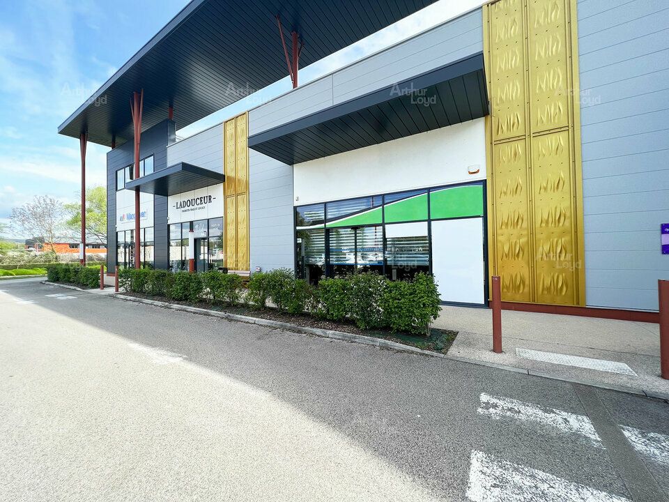 Location local commercial 275 m² non divisibles