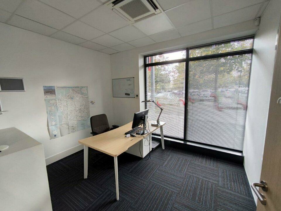 Location bureaux 130.57 m² non divisibles