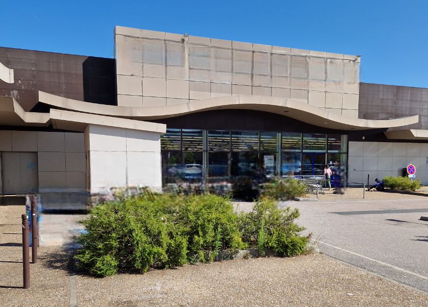 Location local commercial 1022.50 m² à COUZEIX