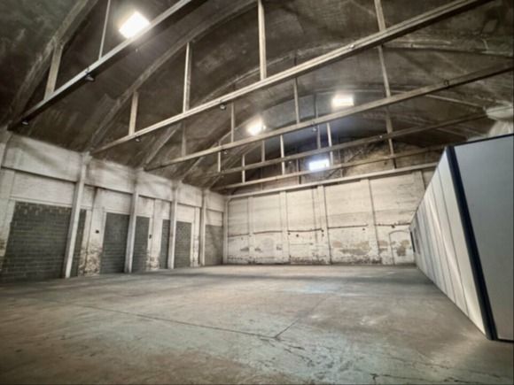 Vente entrepôts 1485 m² non divisibles