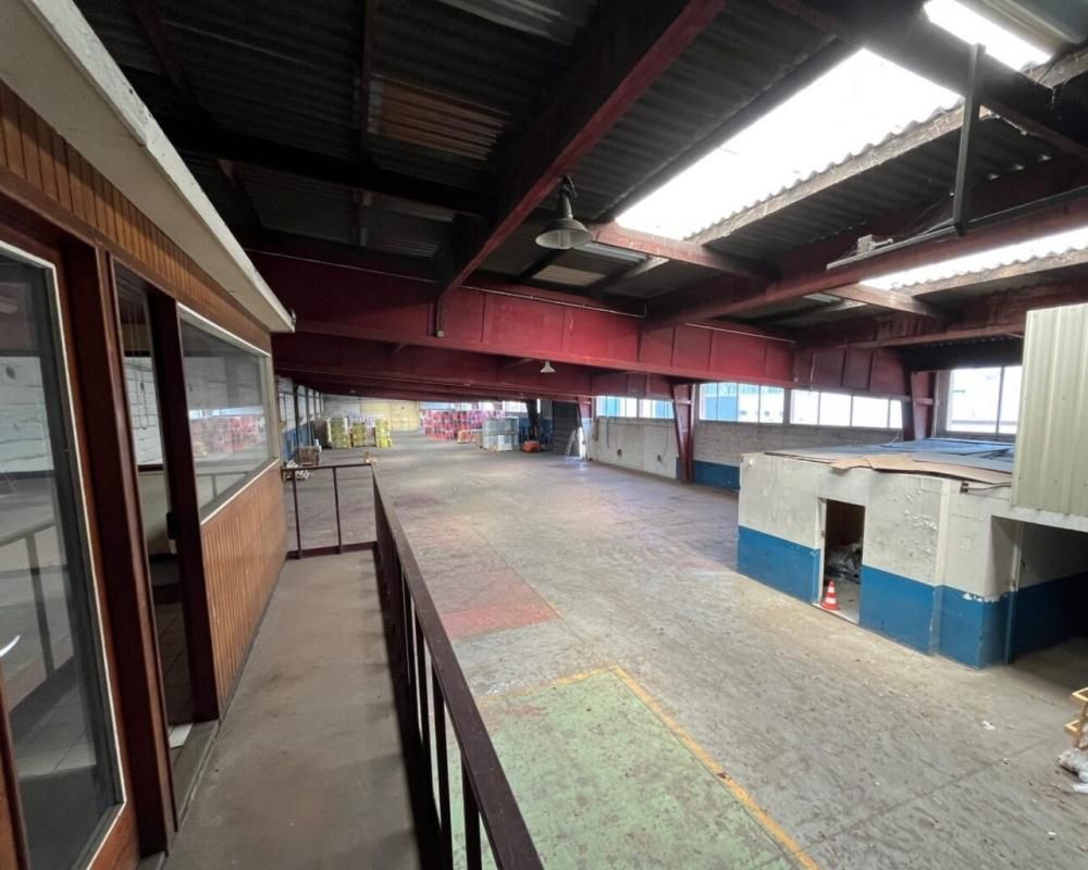 Location entrepôts 1520 m² non divisibles