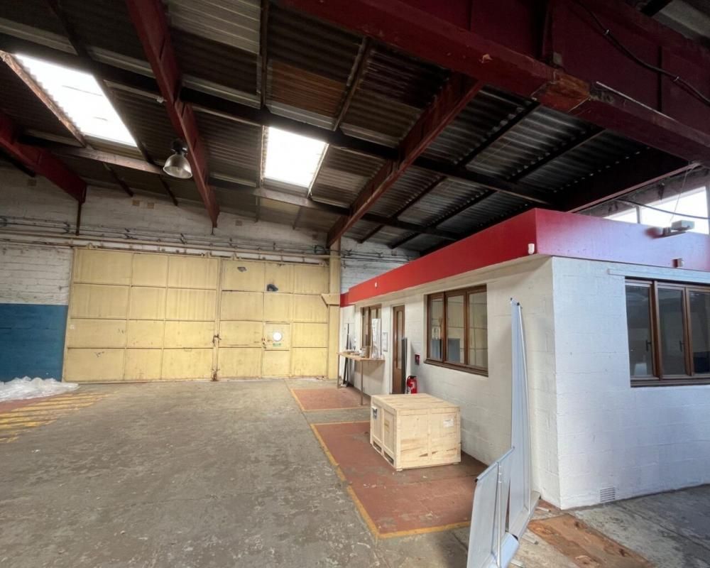 Location entrepôts 1520 m² non divisibles