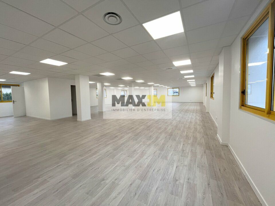 Vente bureaux 851 m² non divisibles