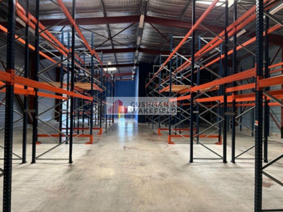 Location local d''activites 645 m² non divisibles