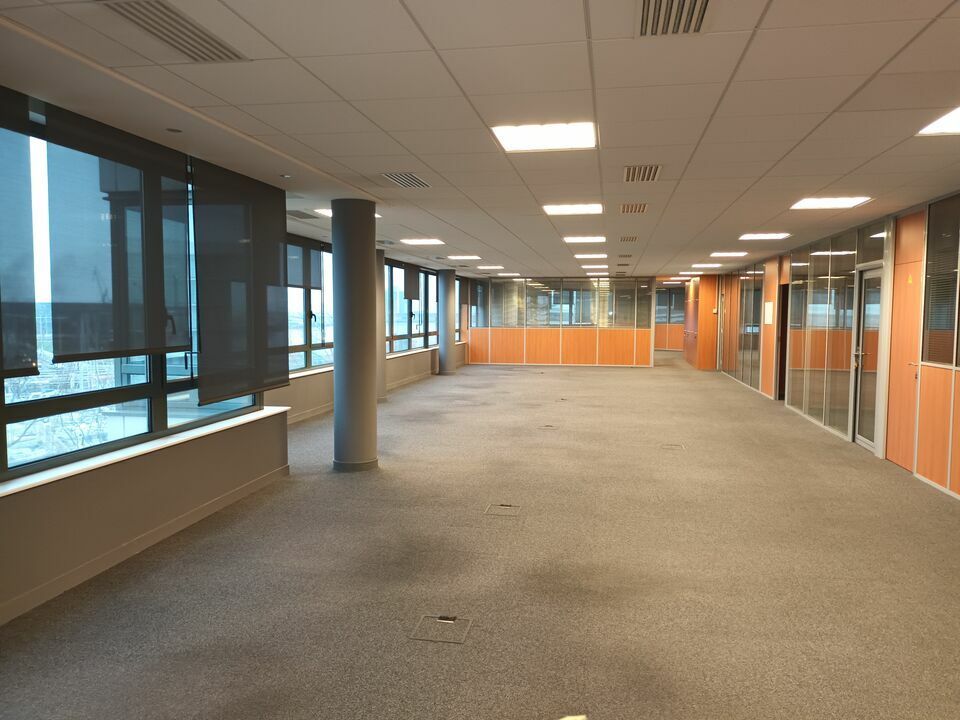 Bureaux de grand standing à proximité de la gare et du centre-ville.