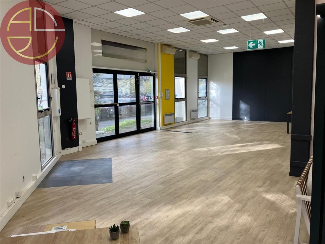 Location local commercial 183 m² à LABEGE