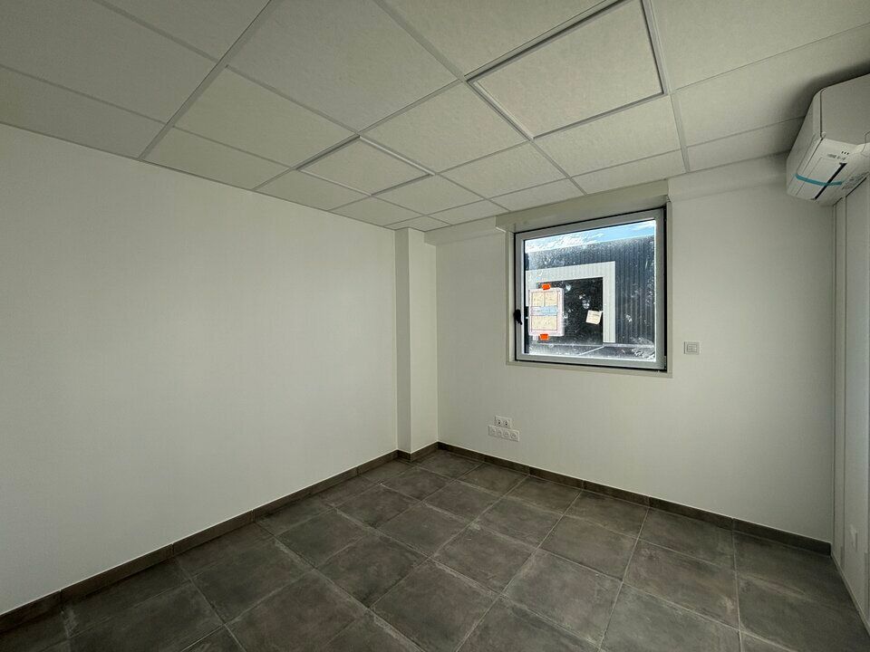 À LOUER – CELLULES D'ACTIVITÉS NEUVES À PARTIR DE 201 M² – JONAGE