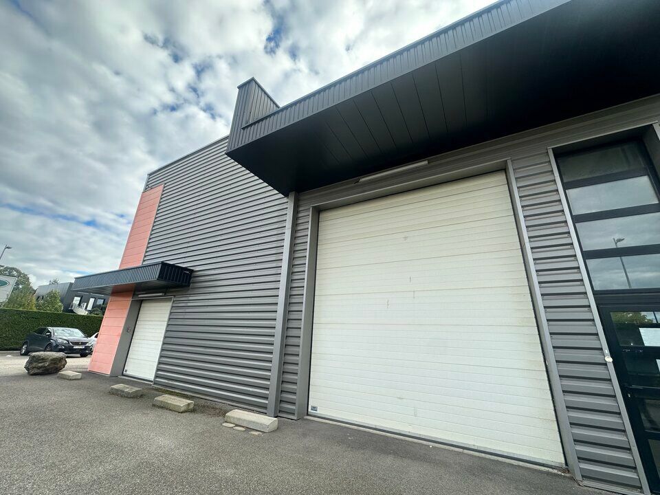 À Louer : Bureaux avec Zone d'Activités de 1 535,58 m² à Saint-Priest - Proximité A43