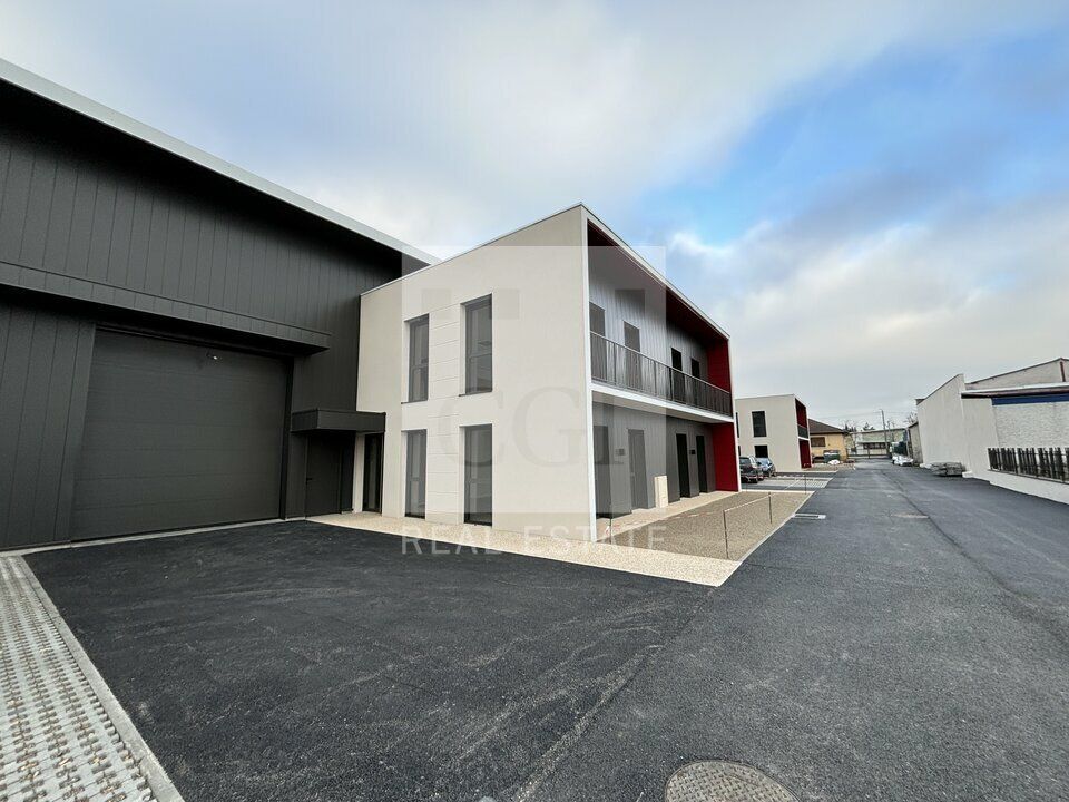 Location local d''activites 389.4 m² non divisibles