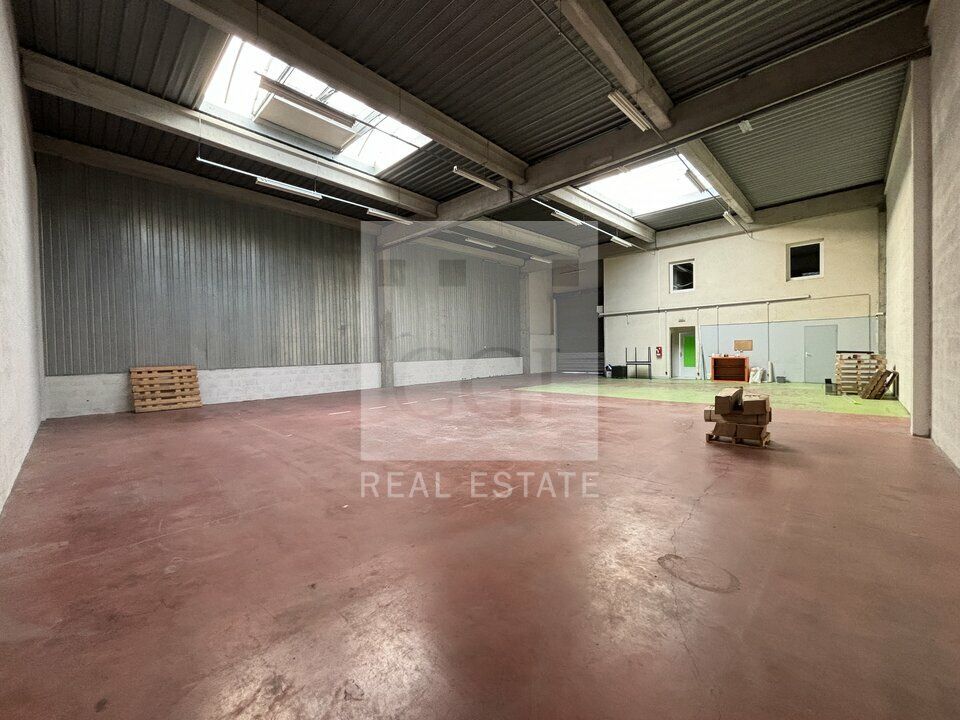 Location local d''activites 370 m² non divisibles