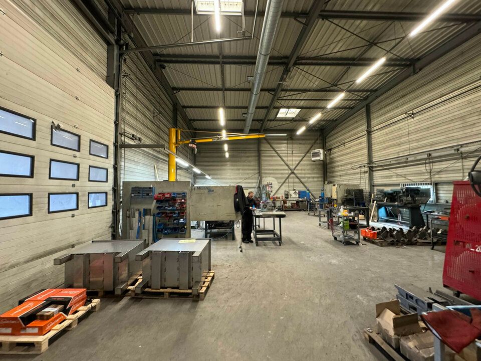 Location local d''activites 1200 m² non divisibles