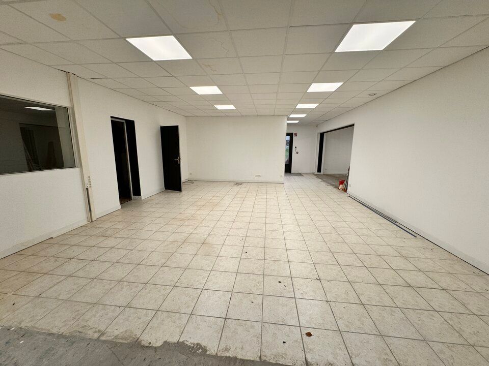 Location local d''activites 1270 m² divisibles à partir de 175 m²