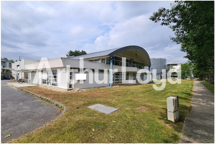 Location bureaux 1300.00 m² à HEROUVILLE SAINT CLAIR