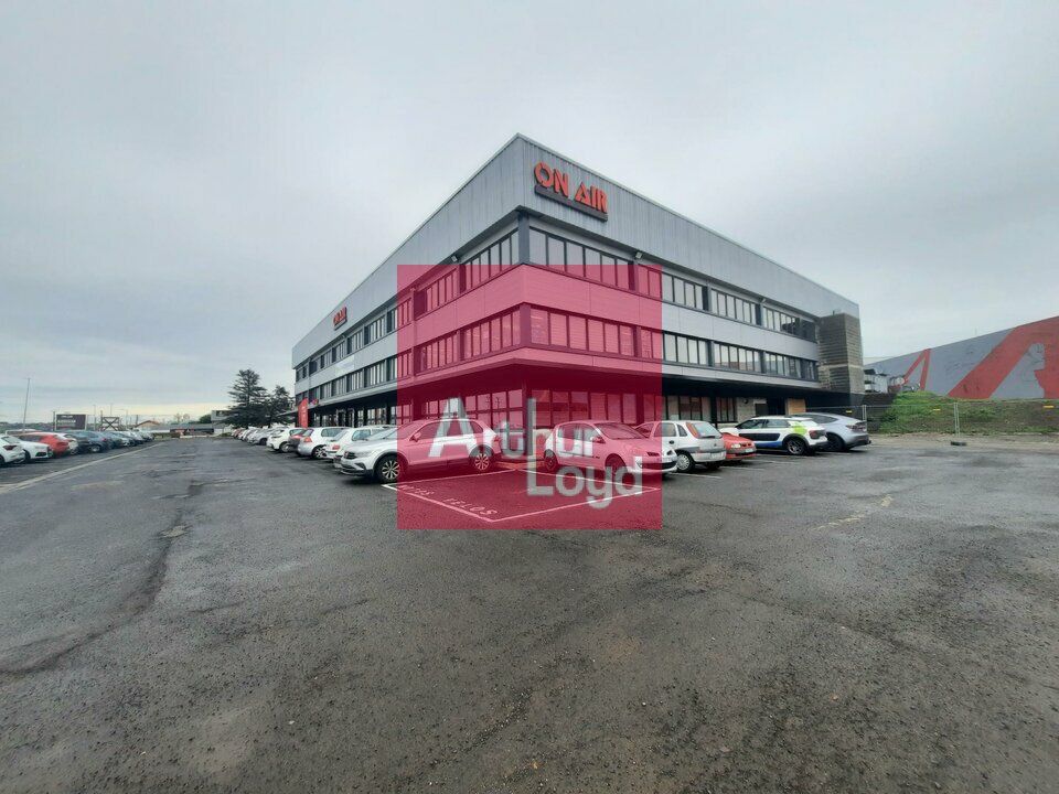 LEMPDES A LOUER LOCAL ACTIVITE 800 M²