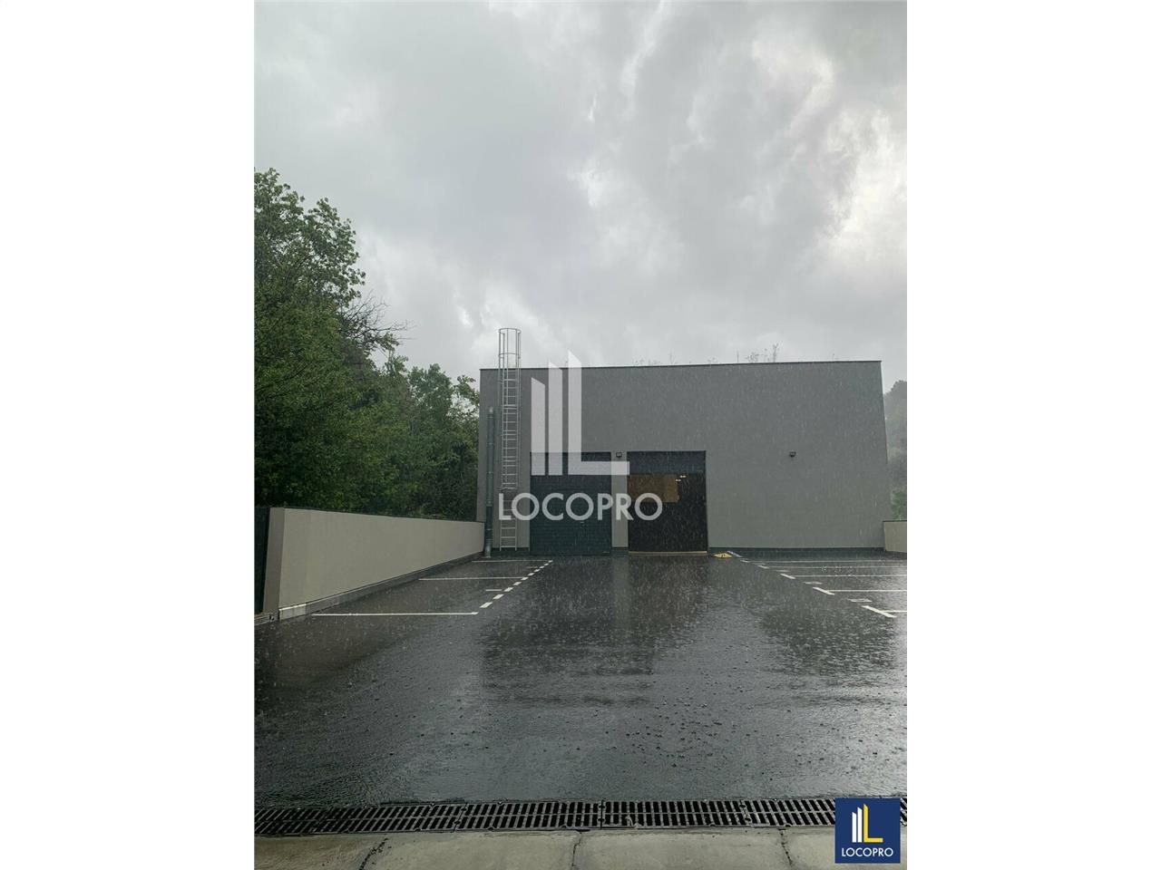 Vente local d''activites 250 m² non divisibles