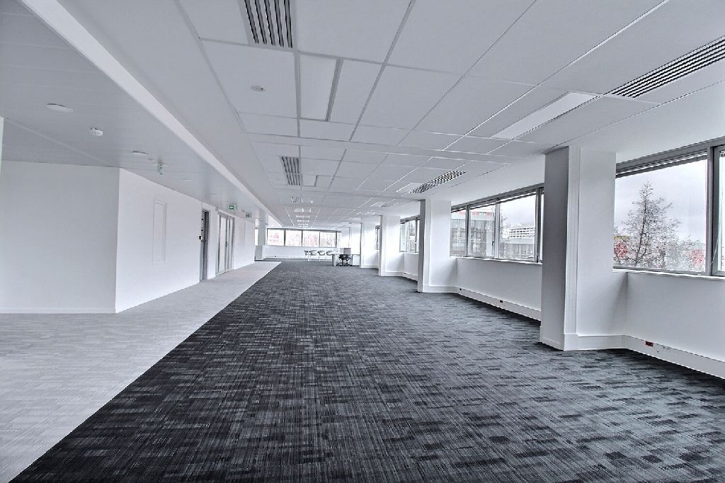 Location bureaux 2101 m² divisibles à partir de 233 m²