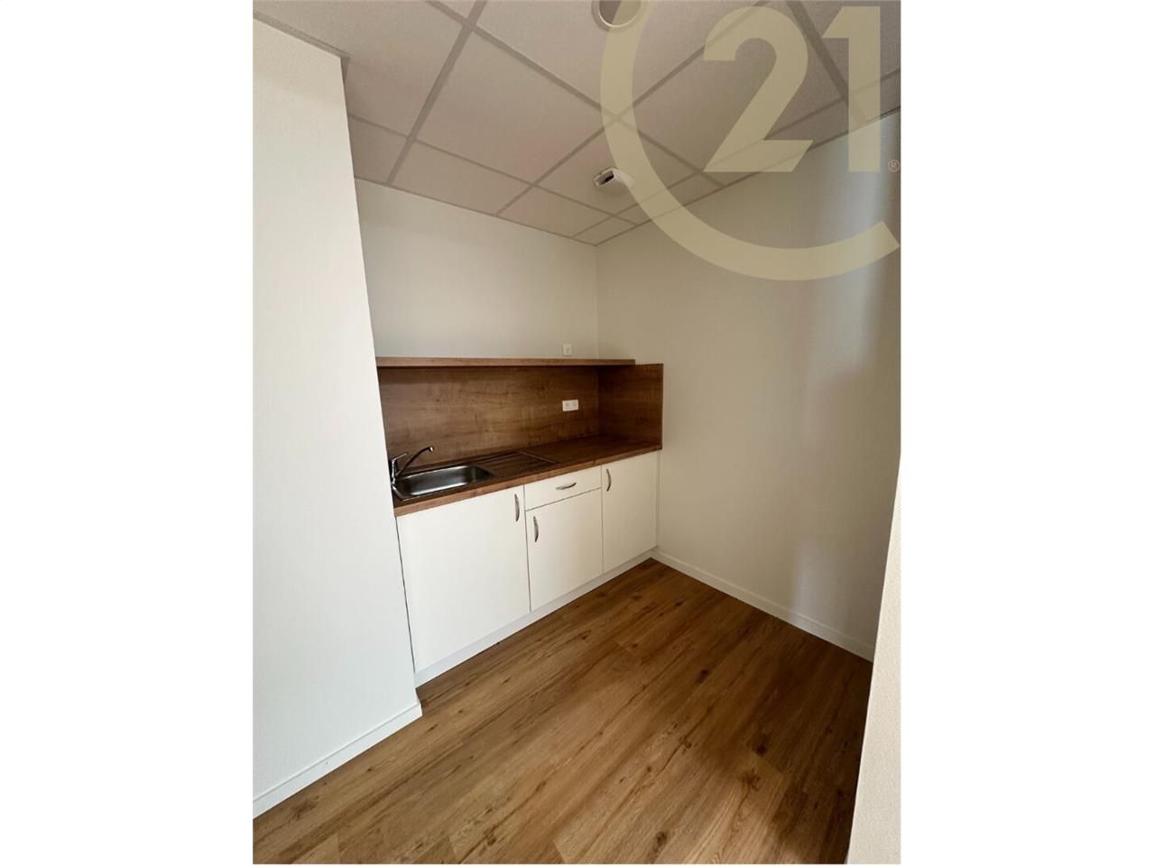 Location bureaux 126.00 m² à LONS LE SAUNIER