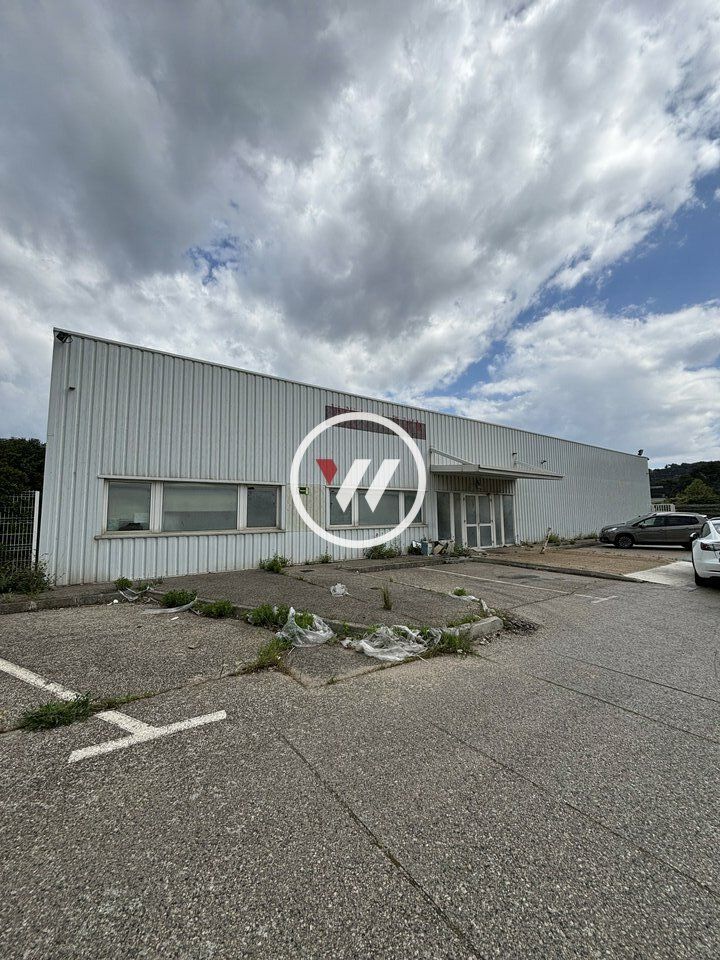 Location local d''activites 1000 m² non divisibles