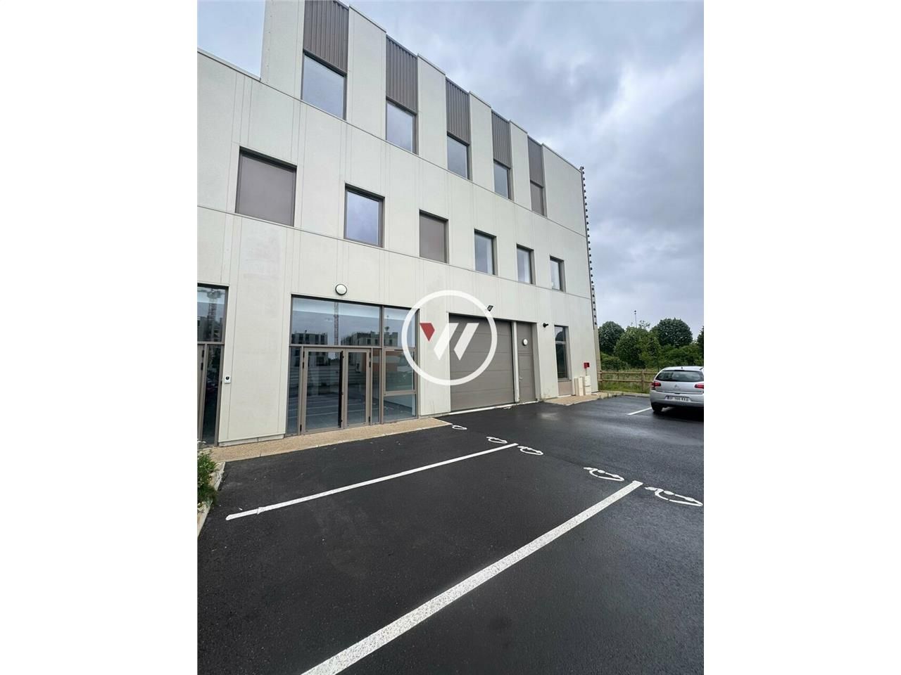 Vente local d''activites 1971 m² non divisibles