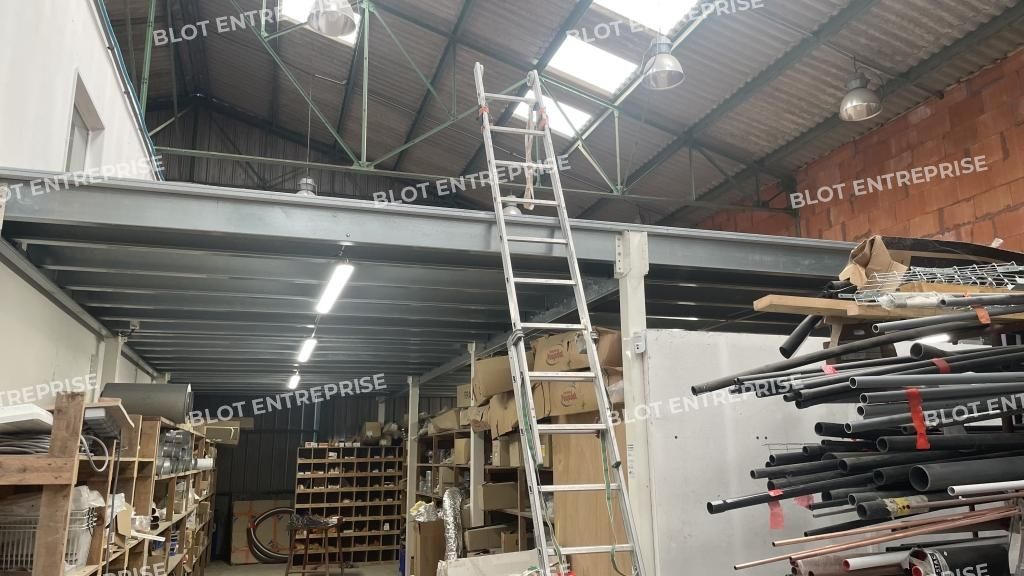 Location entrepôts 600 m² non divisibles