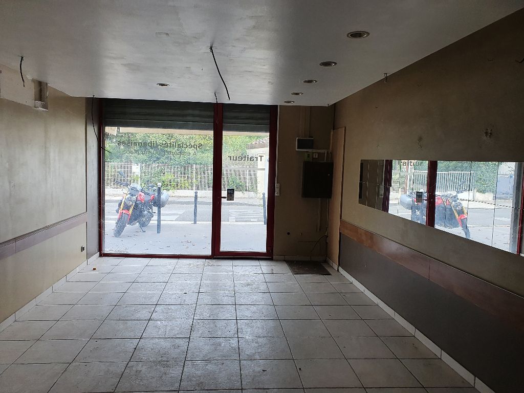 Location local commercial 65.00 m² à BORDEAUX