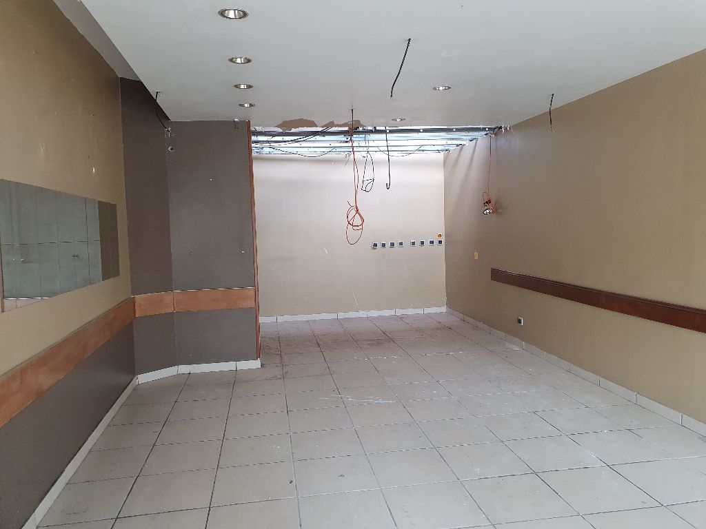 Location local commercial 65.00 m² à BORDEAUX