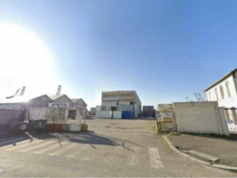 Location entrepot 1200 m² non divisibles