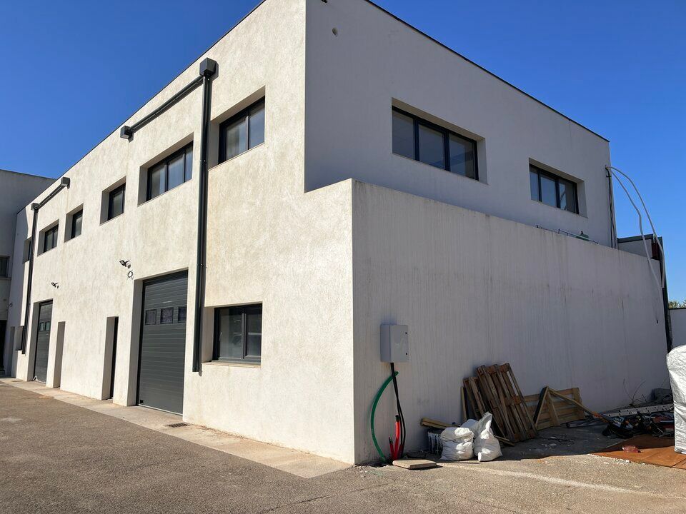 Location local d''activites 485 m² divisibles à partir de 238 m²