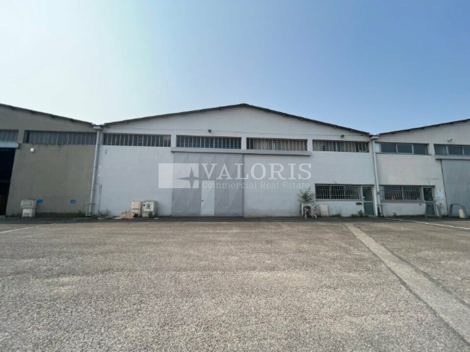 Location local d''activites 1000 m² non divisibles