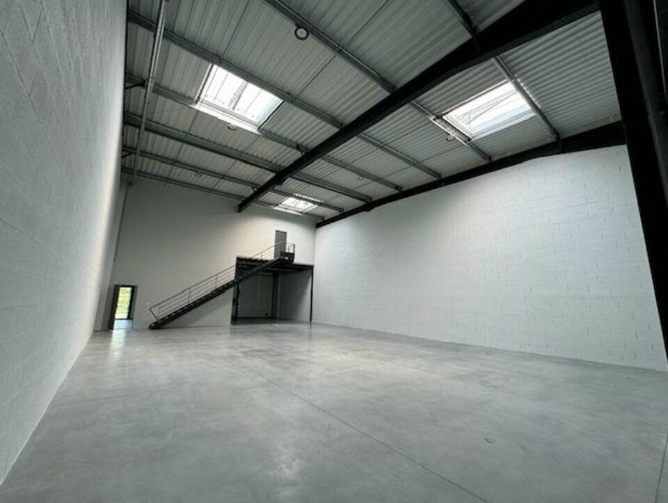 À Louer : Locaux d'Activités Fonctionnels à La Tour de Salvagny 