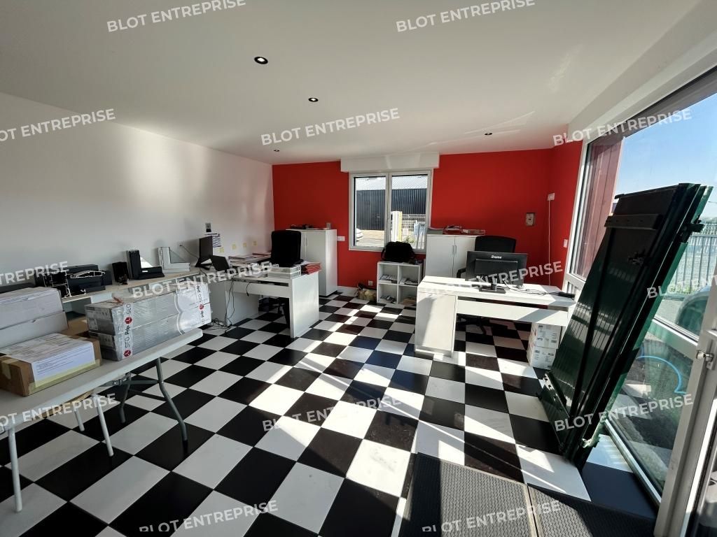 Vente entrepôts 657 m² non divisibles