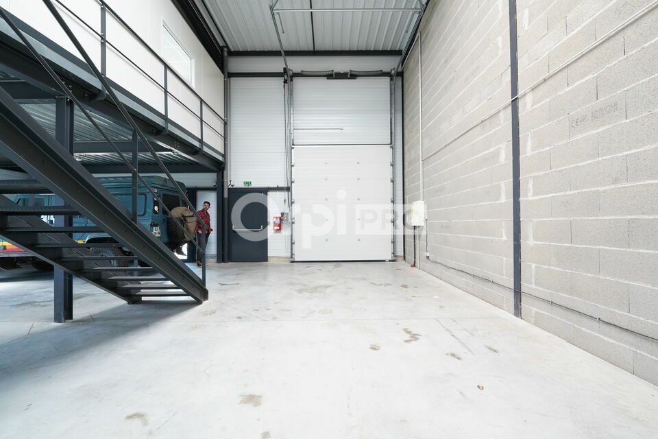 LOCAL D'ACTIVITÉ A LOUER - GENAY - IMMEDIATEMENT 