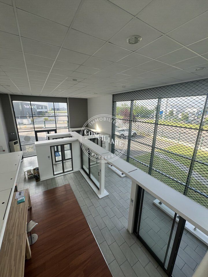 Location local d''activites 1250 m² non divisibles