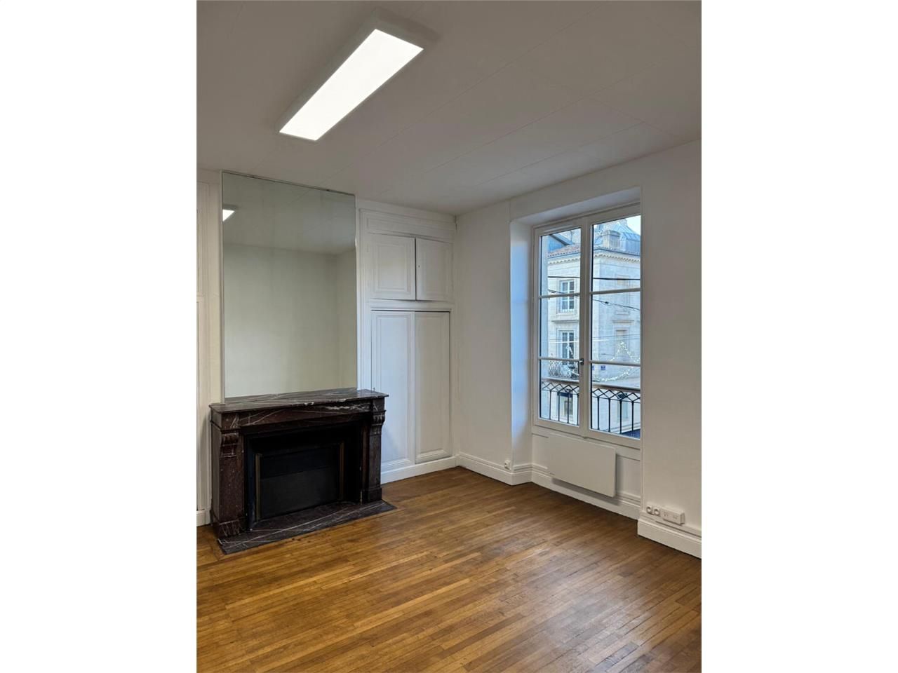 Location bureaux 110.00 m² à BORDEAUX