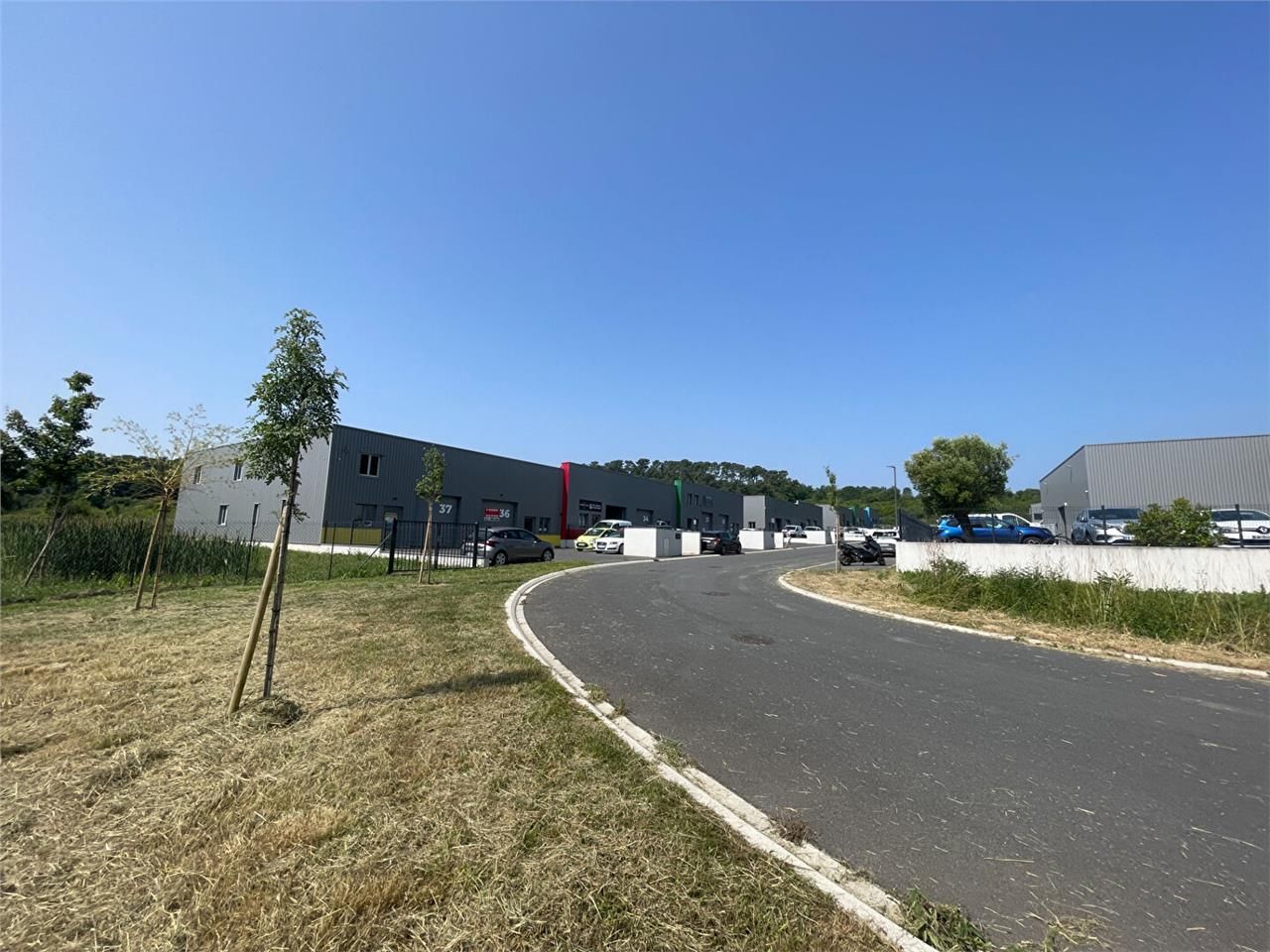 Location local 268.00 m² à MONTUSSAN