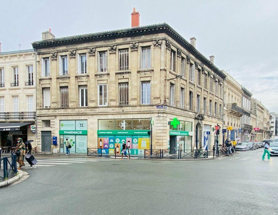 A LOUER LOCAL COMMERCIAL - COURS SAINT LOUIS