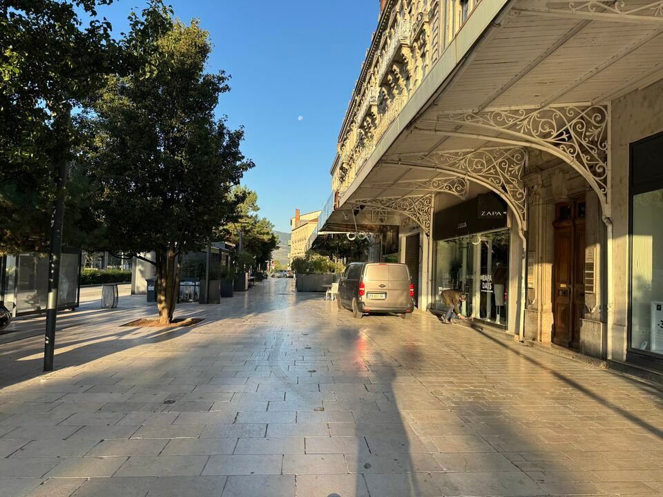 Location local commercial 62 m² non divisibles