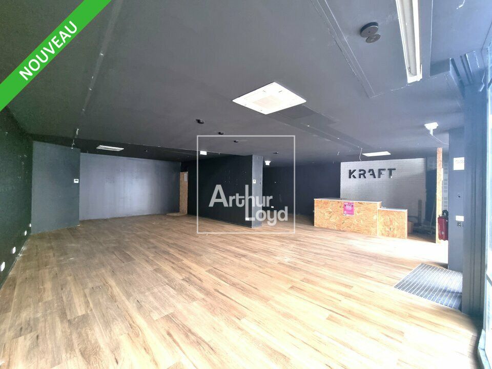 Beau local commercial avec belle visibilité