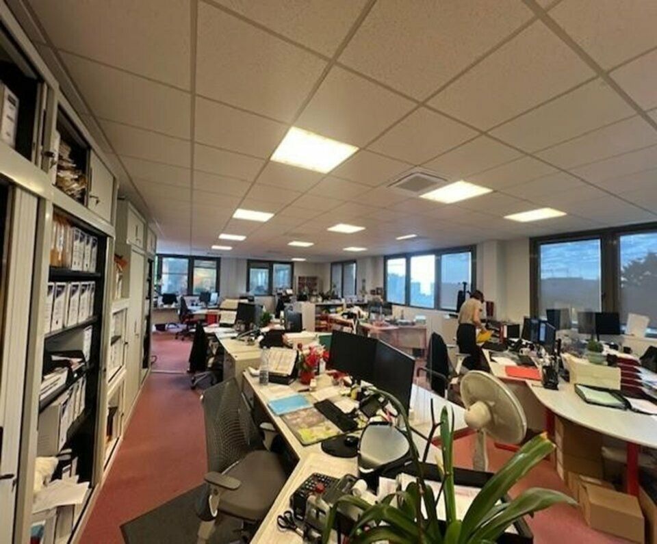 Très belle visibilité en façade A13.