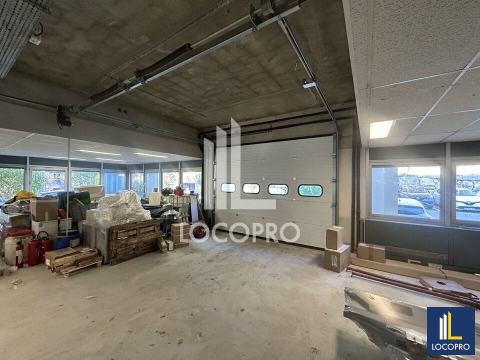 Location local d''activites 704 m² non divisibles