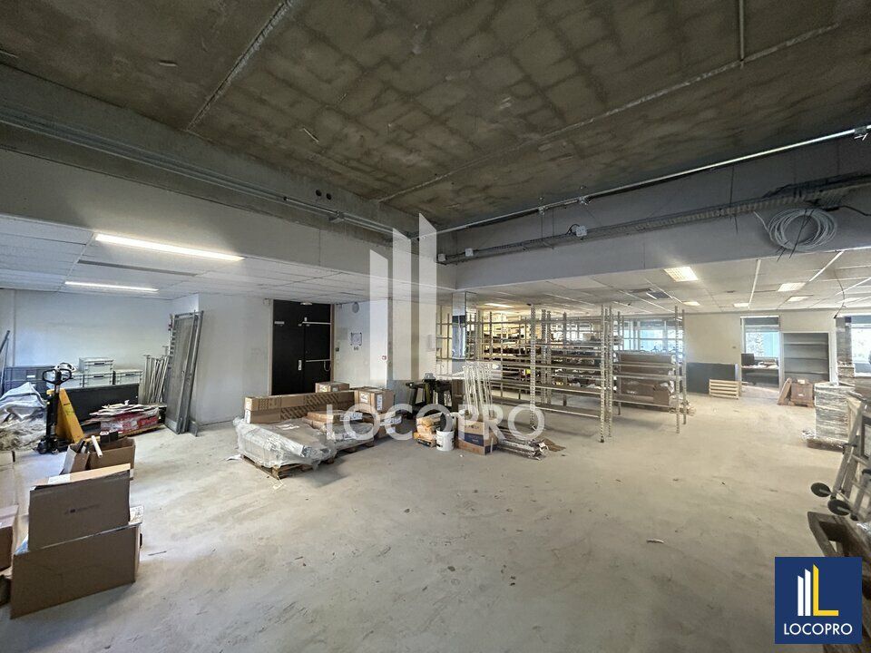 A LOUER Local d'activité d'environ 704m2