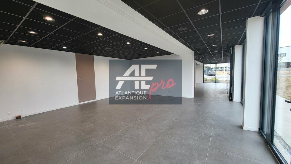 Location local commercial 131.5 m² non divisibles