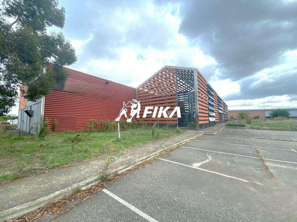 Location local d''activites 3848 m² non divisibles