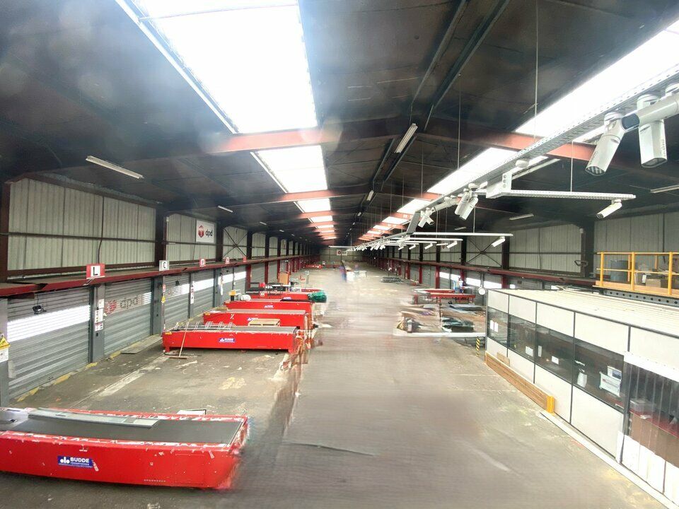 Location local d''activites 2720 m² non divisibles