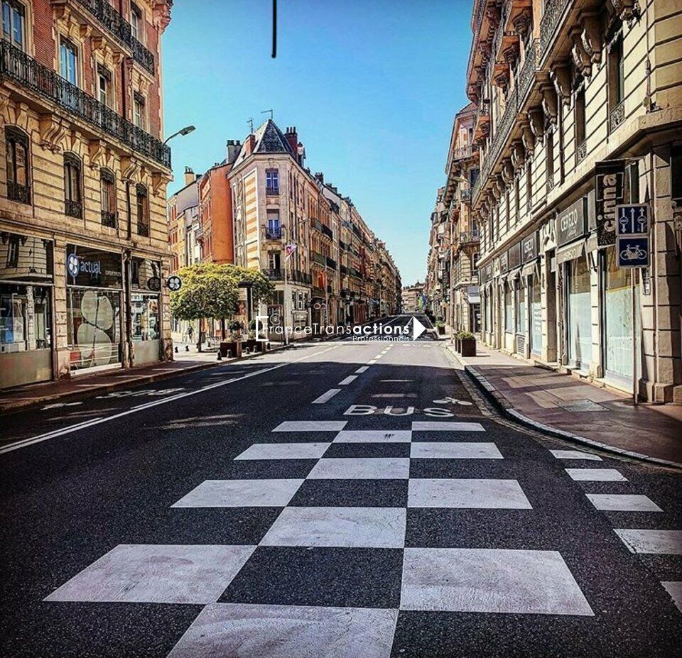 Location local commercial 71 m² non divisibles