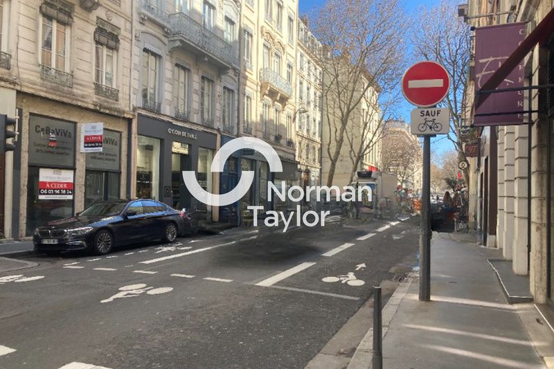 Location local commercial 135 m² non divisibles