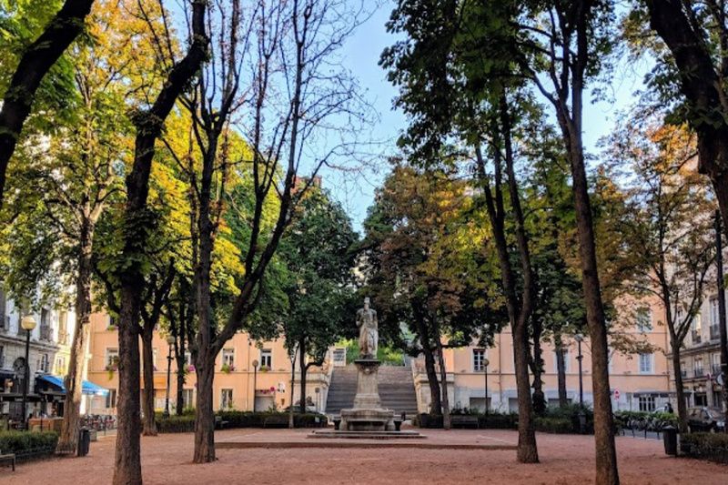 Local commercial à louer dans Lyon 1er sur place emblématique