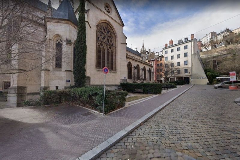 A Lyon 5, local commercial de 114 m² disponible à la location.